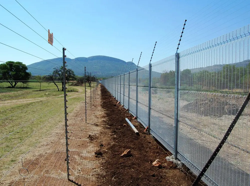 Boundary electric fencing
