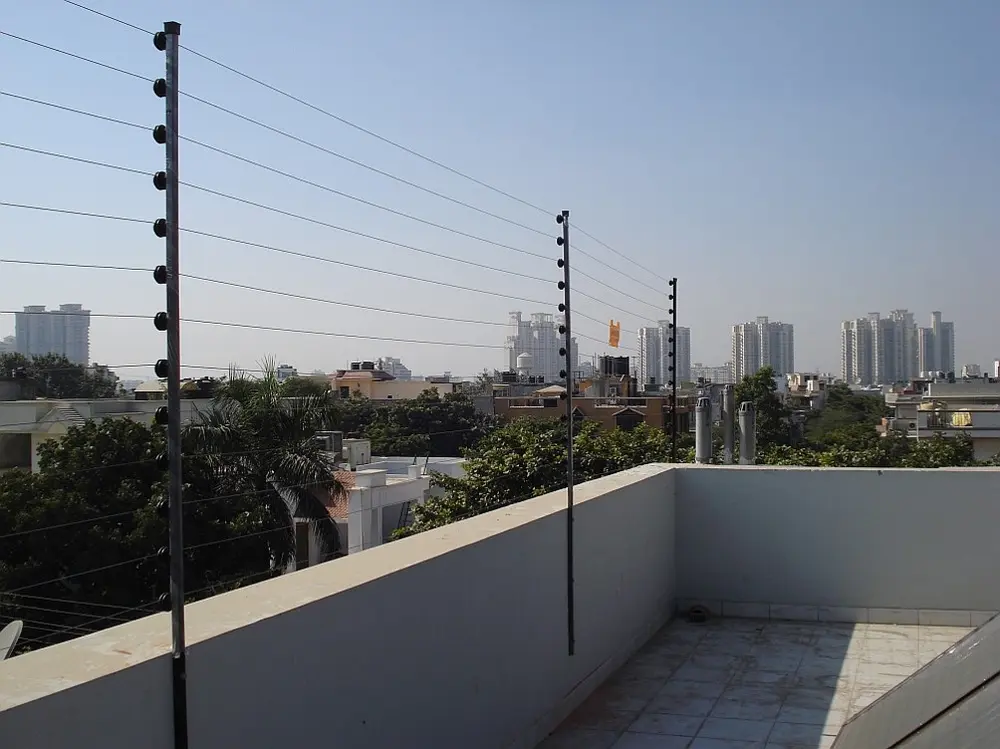 Rooftop electric fencing